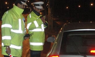 A crezut că poate să conducă noaptea „mort” de beat fără să fie prins, însă polițiștii din Turda l-au reținut imediat