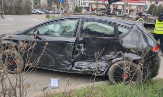 Accident în Plopilor! Coliziune între două mașini. ISU a intervenit