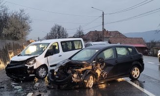 DAUNĂ TOTALĂ! Accident cu trei mașini pe drumul Cluj - Gherla