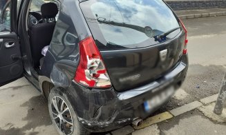 Accident cu două mașini în Turda. Un minor de 13 ani și o femeie au necesitat îngrijiri medicale