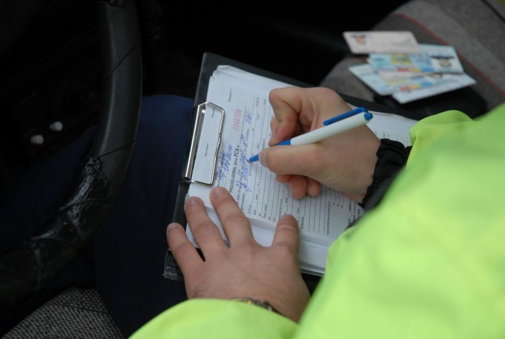 Şoferii care nu îşi plătesc amenzile ar putea rămâne fără permis
