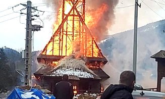 Biserică de lemn în stil maramureşean, mistuită de flăcări în duminica Floriilor