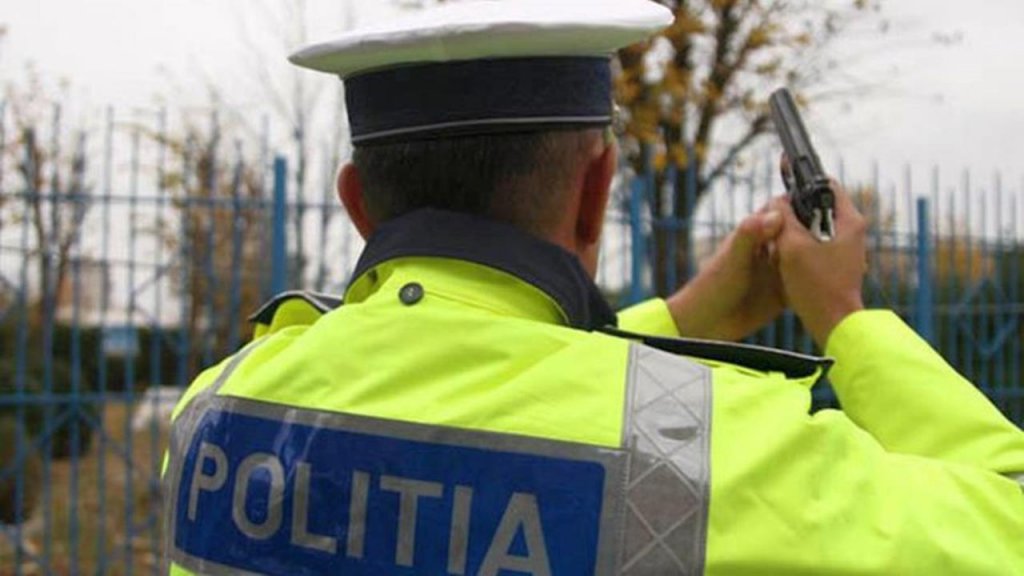 Urmărire cu focuri de armă la Cluj. Tânăr, căutat de polițiști prin pădure