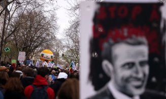 Macron a promulgat controversata lege a pensiilor în Franța. Mii de oameni au ieșit în stradă la Paris