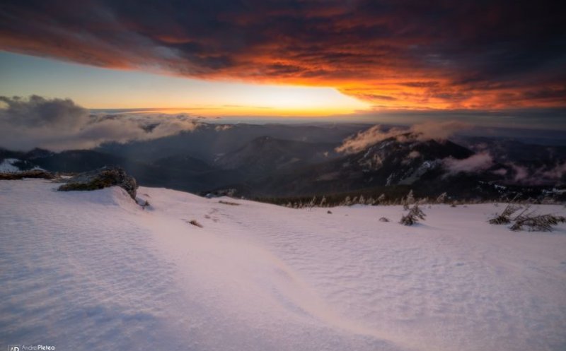 Cum a fost de Înviere pe Vlădeasa. Imagini superbe de Paște de pe vârful cu fruntea încă acoperită de zăpadă