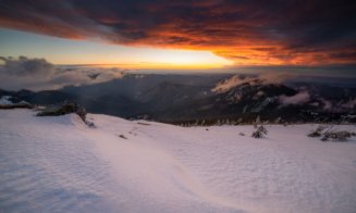 Cum a fost de Înviere pe Vlădeasa. Imagini superbe de Paște de pe vârful cu fruntea încă acoperită de zăpadă