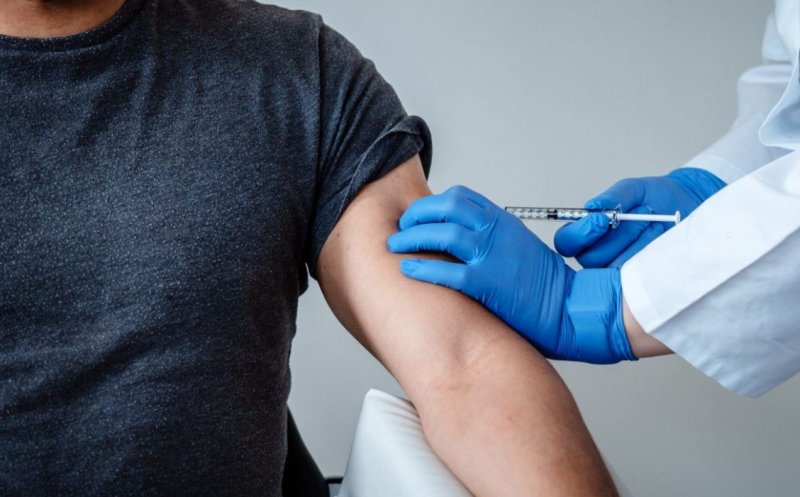Vaccinarea împotriva HPV ar urma să fie extinsă și la băieţi. Ce spune Rafila