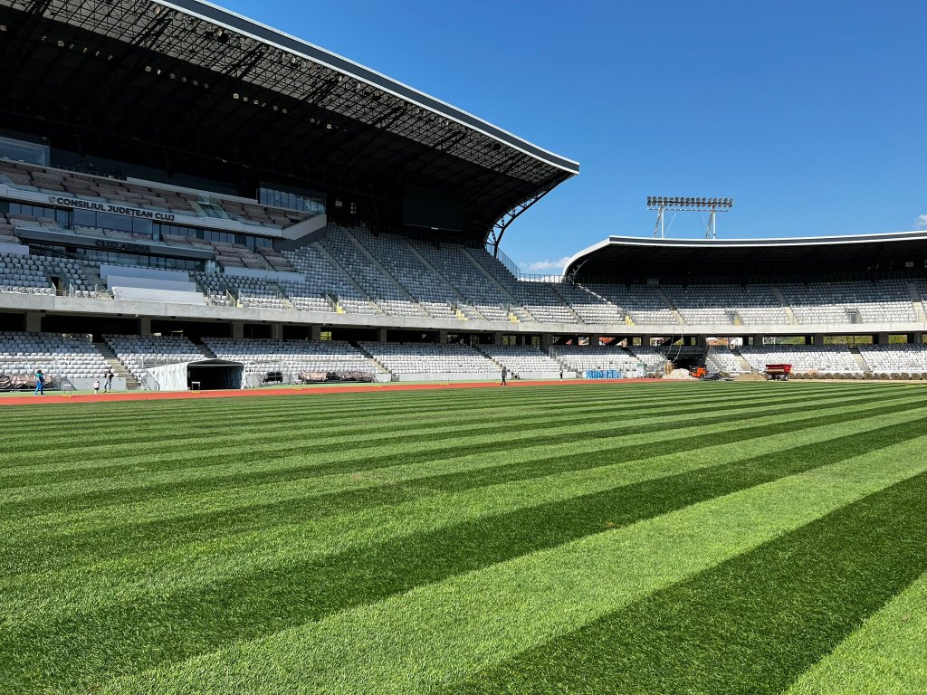 Stadiul lucrărilor pe Cluj Arena! Noul gazon este montat aproape în totalitate