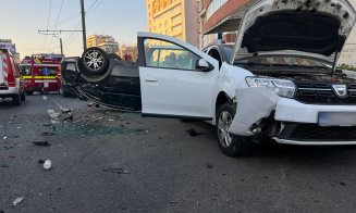 ACCIDENT în Cluj-Napoca. 3 maşini implicate şi 6 persoane consultate de echipajele medicale