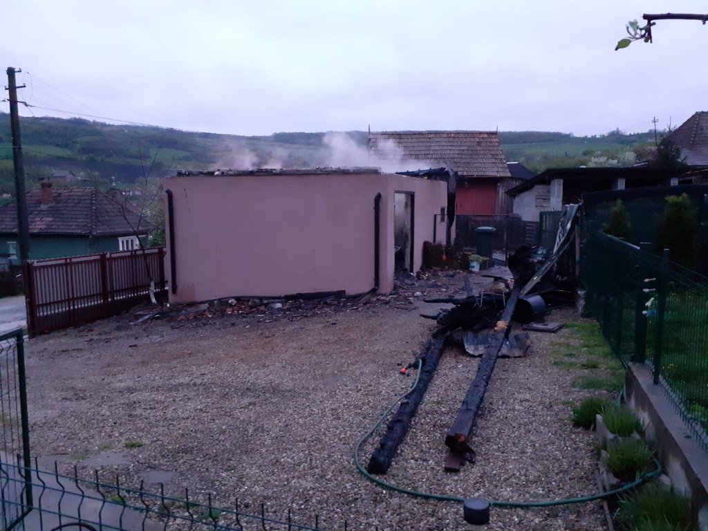 Incendiu la un adăpost de animale din Cluj. Peste 80 de găini nu au putut fi salvate