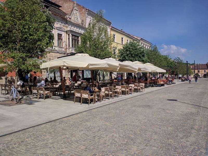 Patronii din HoReCa își caută deja oameni pentru sezonul estival. În Cluj-Napoca sunt printre cele mai multe job-uri. Ce salarii oferă