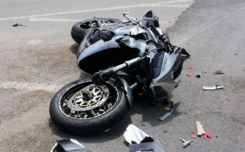 Accident în Cluj-Napoca. O motocicletă și o mașină implicate. Un bărbat a ajuns la spital suspect de mai multe traumatisme