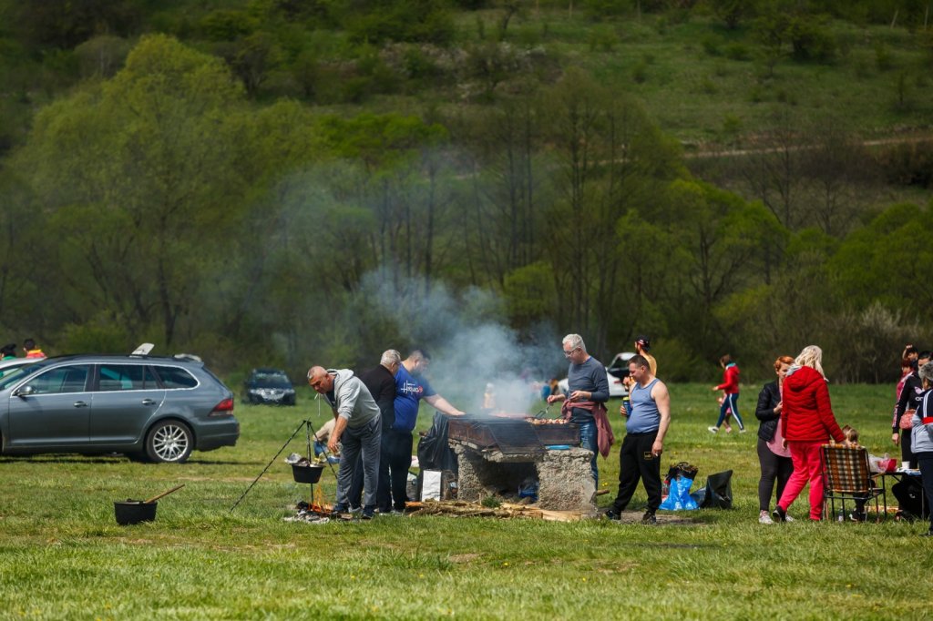 Clujenii au petrecut de 1 mai. Micii au sfârâit pe Valea Gârbăului și în Gheorgheni