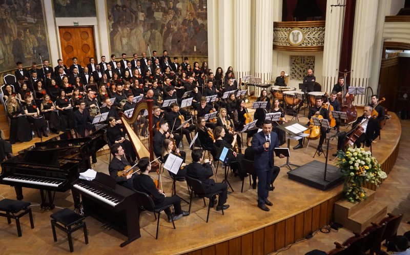 Sala Auditorium Maximum - concert simfonic extraordinar susținut de către corul și orchestra națională a Bisericii Adventiste de Ziua a Șaptea - Gloria Dei