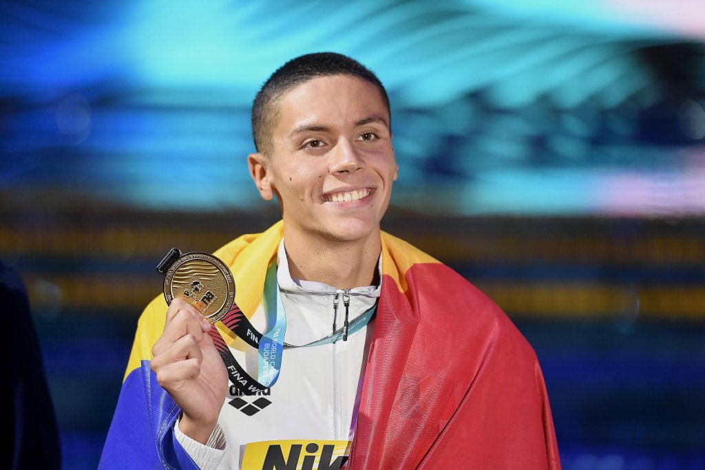 David Popovici şi-a donat medalia de aur de la Mondiale pentru copiii bolnavi de cancer: "Cel mai important campionat este campionatul vieţii, menținerea sănătății"