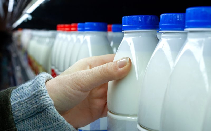 Ministrul Agriculturii: 70% din operatorii de pe piața laptelui au redus deja prețul