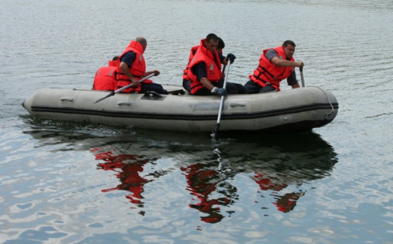 A fost găsit al doilea cadavru dispărut după ce o barcă s-a răsturnat în Mureș. Doi copii sunt încă căutați