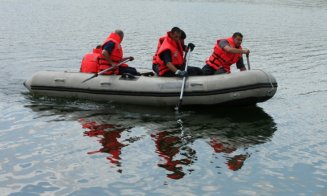A fost găsit al doilea cadavru dispărut după ce o barcă s-a răsturnat în Mureș. Doi copii sunt încă căutați