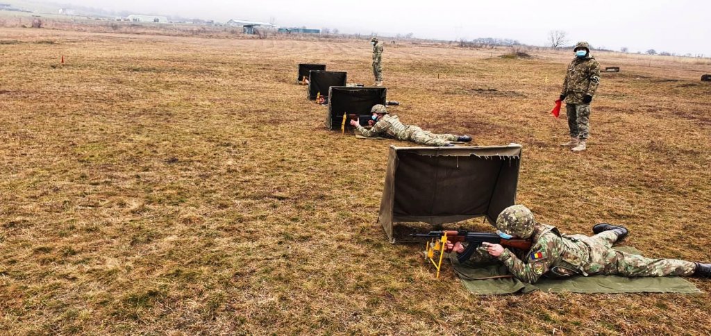 Doi militari clujeni, răniți în urma exploziei unei grenade în timpul unui exercițiu de tragere