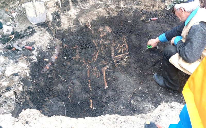 Schelete umane, descoperite în centrul oraşului Turda. Par îmbrățișate
