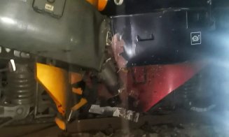 ACCIDENT FEROVIAR: Două locomotive s-au ciocnit puternic. Unul dintre mecanici era beat