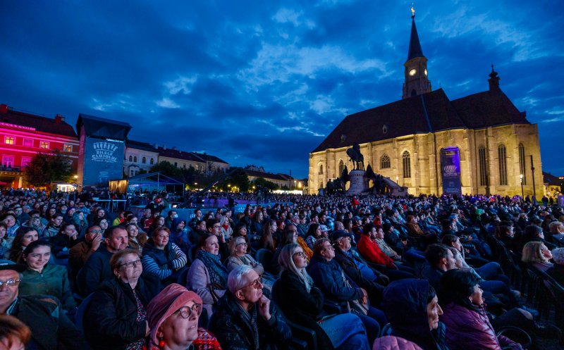 Zilele Clujului: Public record în Piaţa Unirii, la seara de teatru. Cu Florin Piersic, "Viaţa este o poveste"