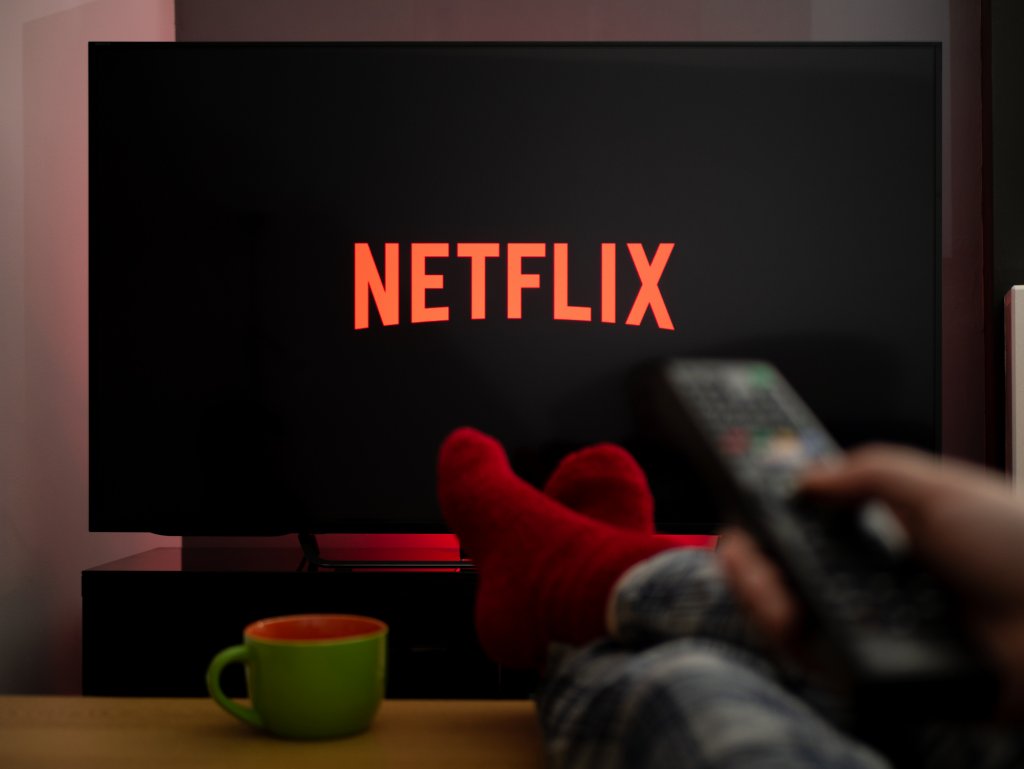 Netflix taxează împărțirea contului. Cât costă „partajarea parolei”