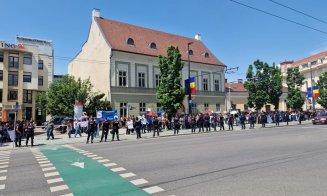Protestul profesorilor s-a mutat la Primăria Cluj-Napoca/ Premierul Ciucă, așteptat să ajungă, în scurt timp, la Primărie