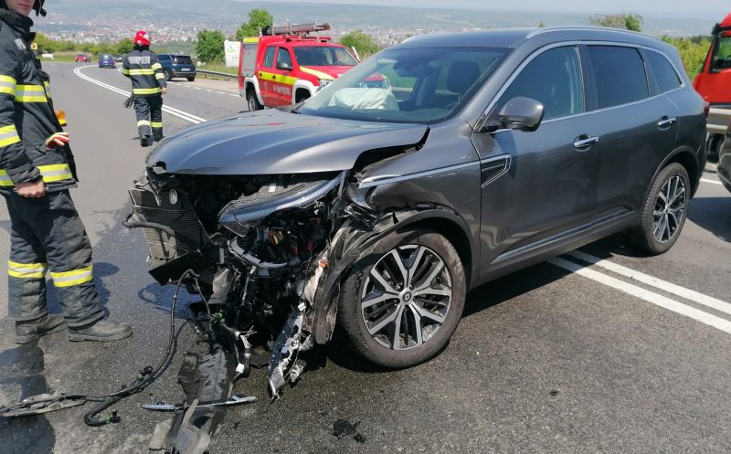 ACCIDENT la intrare în Cluj-Napoca. Două mașini, făcute praf în urma coliziunii