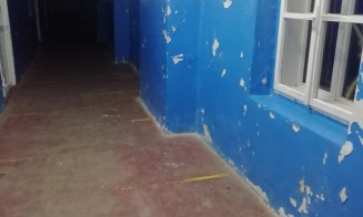 Imagini de coșmar la o școală din Cluj în 2023: Pereți scorojiți, toalete insalubre, săli de clasă sinistre / "Unde ați mai văzut atâta ură împotriva profesorilor?"