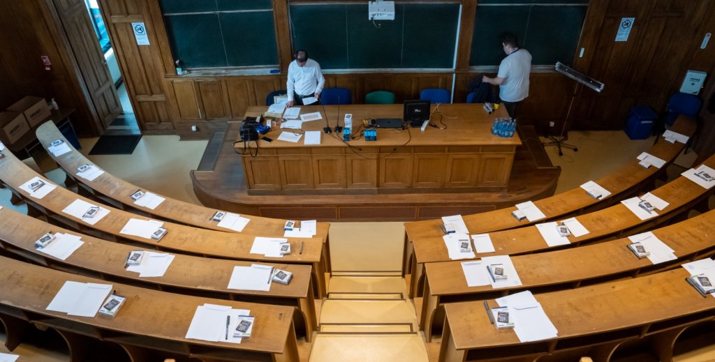Peste 1.500 de candidați la simularea admiterii la UMF Cluj. Specializările la care s-au luat cele mai mari note