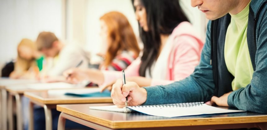 Azi ar trebui să înceapă înscrierea la BAC. Consiliul Elevilor, apel către Ciucă și Deca de a se implica pentru a se "putea reveni la normalitate şi la calendarul iniţial al examenelor"