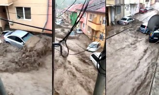 Inundații catastrofale în zona urbană: Mașini luate pe sus de viitură