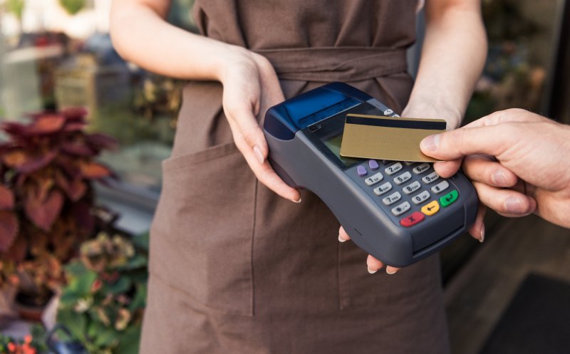 Administratorii de POS-uri câștigă până la 1.400 de euro/lună. În Cluj sunt printre cele mai multe posturi libere
