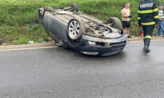 Încă două mașini răsturnate pe șoselele din Cluj: una în Feleacu, alta în Vâlcele