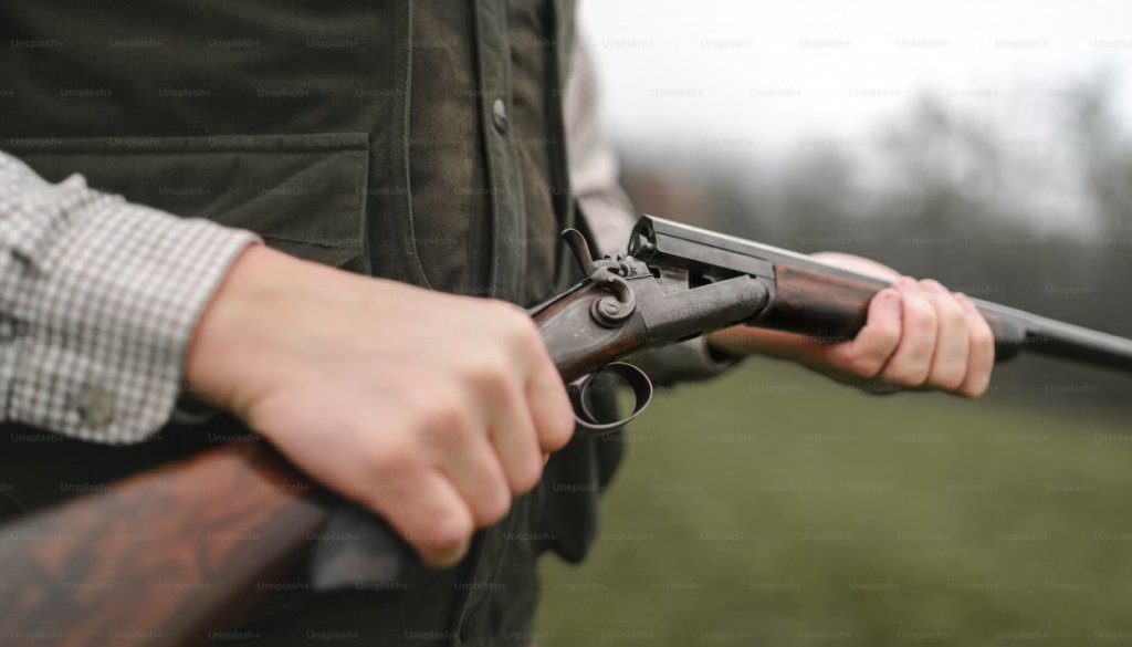 Dosar penal pentru doi clujeni. Dețineau ilegal muniție și arme letale