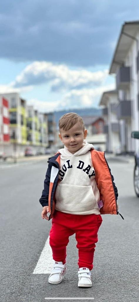 Un copilaș bolnav de cancer din Cluj are nevoie de ajutor! Unde și cum se poate DONA