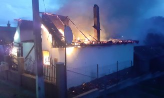 Incendiu Cluj: Casă cuprinsă de flăcări. A fost făcută scrum