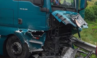 Accident MORTAL la Cluj. Doi tineri au murit după un impact între o mașină și o cisternă