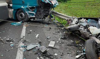 Accident MORTAL la Cluj. Doi tineri au murit după un impact între o mașină și o cisternă