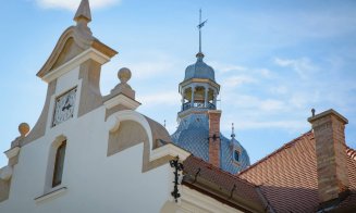 Castelul superb de la poalele Apusenilor, cu peste 200 de ani vechime. Se află la o oră distanță de Cluj-Napoca