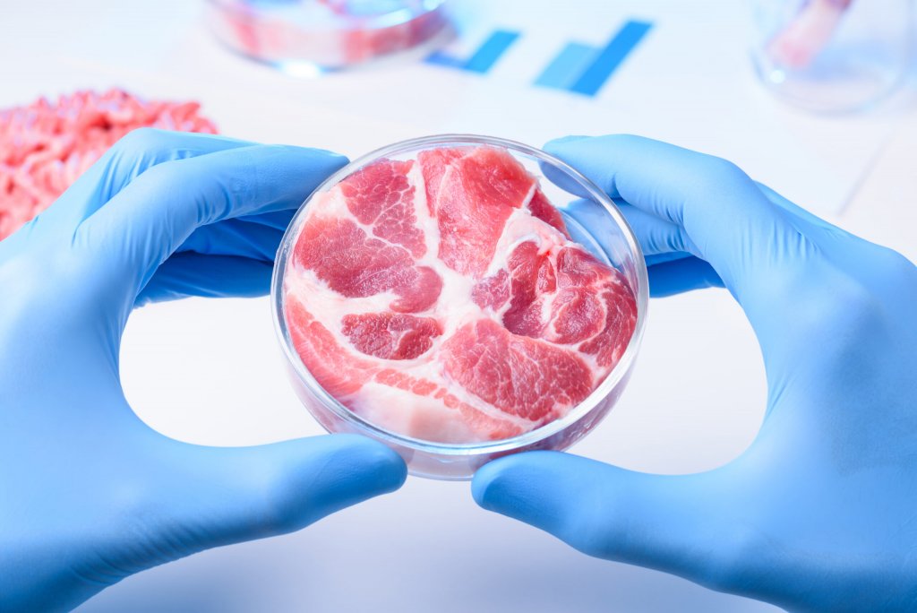 Două companii au primit aprobare pentru a comercializa carne cultivată în laborator