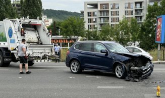 Daună totală! Coliziune între două mașini în Mănăștur
