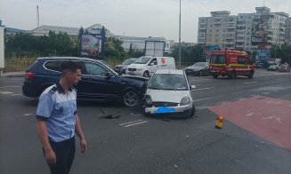 Daună totală! Coliziune între două mașini în Mănăștur