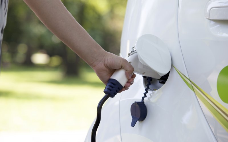 Un producător auto anunță că ar putea fabrica o mașină electrică cu autonomie de 1.200 km și încărcare în 10 minute