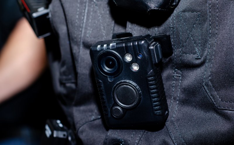 Comisarii de la Protecția Consumatorilor nu mai au voie să folosească dispozitivele body camera în timpul controalelor. Filmau oameni fără acord