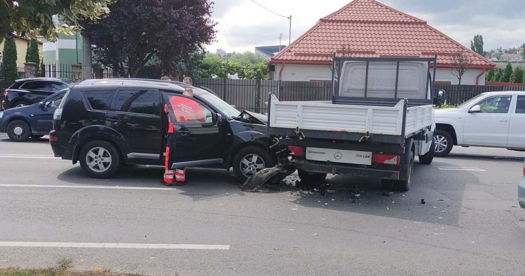 Un nou ACCIDENT rutier pe strada Corneliu Coposu din Cluj-Napoca. Două persoane, evaluate medical