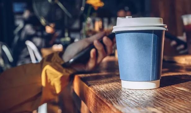 Sunt în aer, în apă și în mâncare… Cum putem reduce expunerea la microplastice