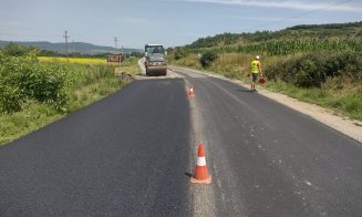 Asfalt pe un nou drum județean din Cluj. Ce alte lucrări se mai fac
