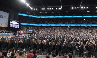 Filmul ceremoniei de absolvire la UMF Cluj. Mediciniștii au sărbătorit terminarea facultății și au rostit jurământul lui Hipocrate pe BT Arena